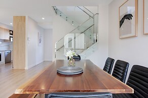 Central Oasis Townhouse with Parking