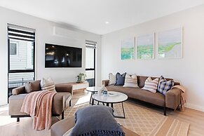 Central Oasis Townhouse with Parking