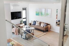 Central Oasis Townhouse with Parking