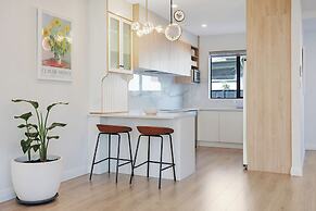 Central Oasis Townhouse with Parking