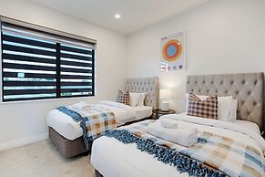 Central Oasis Townhouse with Parking