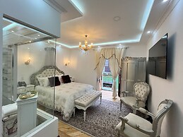 Hotel & Rooftop King Experience by David