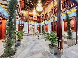 Hotel & Rooftop King Experience by David