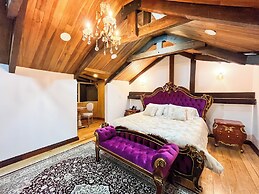 Hotel & Rooftop King Experience by David