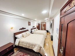 Hotel & Rooftop King Experience by David