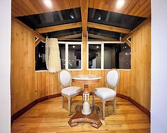 Hotel & Rooftop King Experience by David