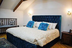 Hotel & Rooftop King Experience by David