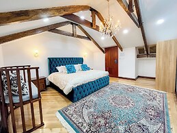 Hotel & Rooftop King Experience by David