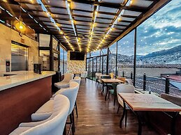 Hotel & Rooftop King Experience by David