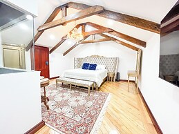 Hotel & Rooftop King Experience by David