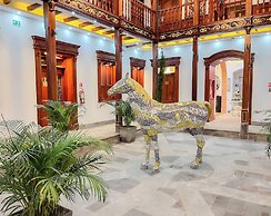 Hotel & Rooftop King Experience by David