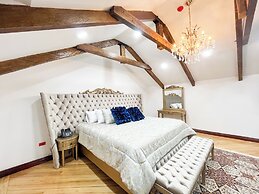 Hotel & Rooftop King Experience by David