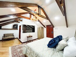 Hotel & Rooftop King Experience by David