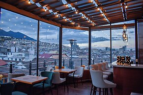 Hotel & Rooftop King Experience by David