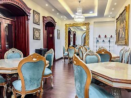 Hotel & Rooftop King Experience by David