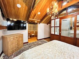 Hotel & Rooftop King Experience by David