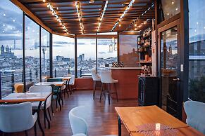 Hotel & Rooftop King Experience by David