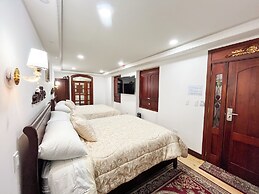 Hotel & Rooftop King Experience by David