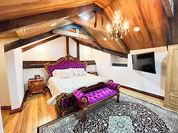 Hotel & Rooftop King Experience by David