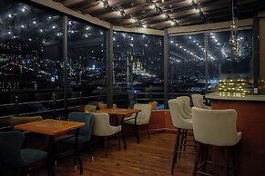 Hotel & Rooftop King Experience by David