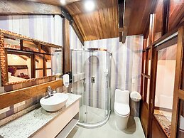 Hotel & Rooftop King Experience by David