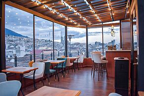 Hotel & Rooftop King Experience by David