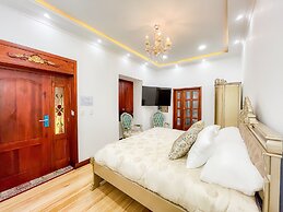 Hotel & Rooftop King Experience by David