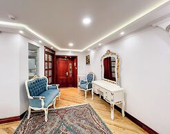 Hotel & Rooftop King Experience by David