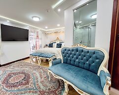 Hotel & Rooftop King Experience by David