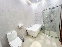 Hotel & Rooftop King Experience by David