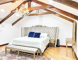 Hotel & Rooftop King Experience by David