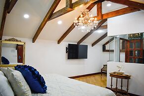 Hotel & Rooftop King Experience by David