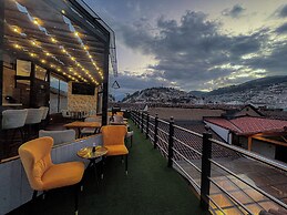 Hotel & Rooftop King Experience by David