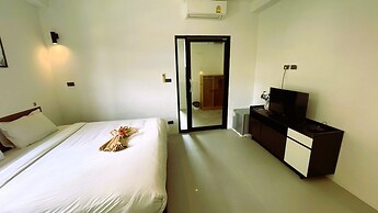 Rockstar Beach Apartments