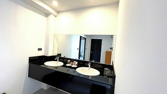 Rockstar Beach Apartments