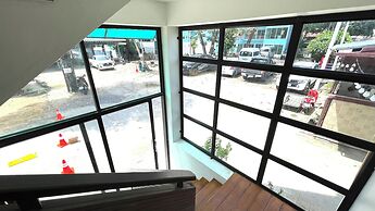 Rockstar Beach Apartments