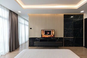 Luxhome Mekong Hotel