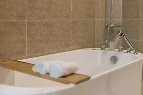 Luxhome Mekong Hotel