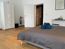 Room-spacious Room in Coliving Apartment