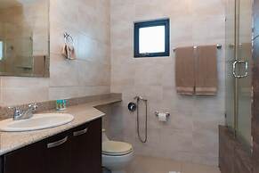 The Golf-view Condo by Acomodo