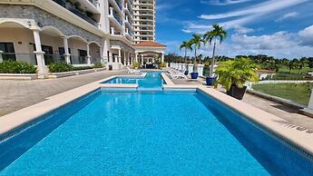 The Golf-view Condo by Acomodo