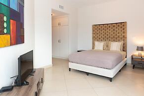 The Golf-view Condo by Acomodo