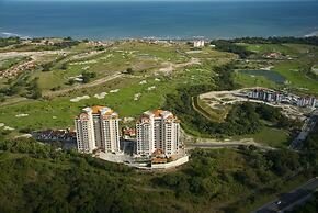 The Golf-view Condo by Acomodo