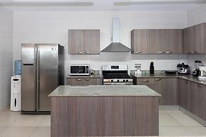 The Golf-view Condo by Acomodo