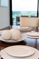 The Golf-view Condo by Acomodo