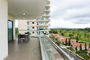 The Golf-view Condo by Acomodo