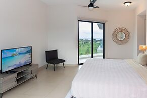 The Golf-view Condo by Acomodo