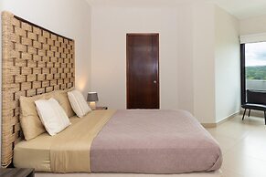 The Golf-view Condo by Acomodo