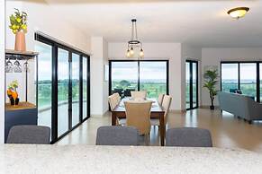 The Golf-view Condo by Acomodo