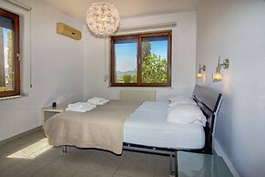 Incredible Large Villa In Paphos Sleeps 14 Children Pool, Jacuzzi, Hug